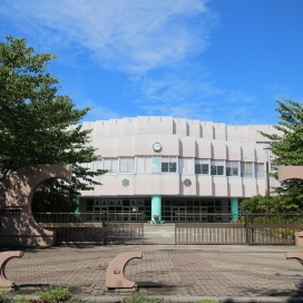 新潟附属小中学校（現地より約750m、徒歩約9分）