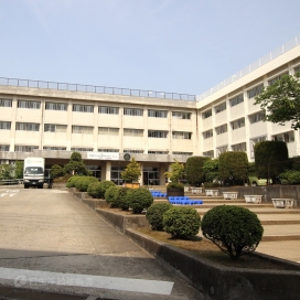 東青山小学校（現地より750m、徒歩約9分）