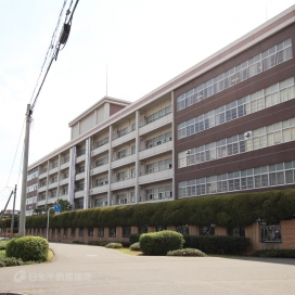 第一中学校･高校（現地より600m、徒歩約7分）