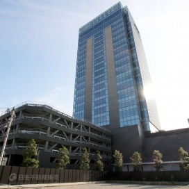 メディアシップ（現地より約1,000m、徒歩約12分）