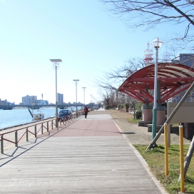 信濃川河川敷（現地より220m、徒歩約3分）