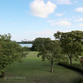 鳥屋野潟公園（現地より約1,000m、車で約3分）