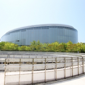 芸術文化会館（現地より750m、徒歩約9分）