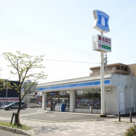 ローソン（現地より70m、徒歩約1分）