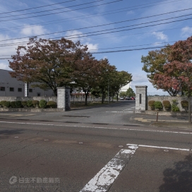 本丸中学校（現地より約350m、徒歩約5分）