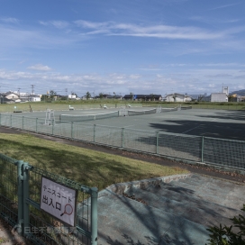 新発田市中央公園テニスコート（現地より約1,000m、徒歩約13分）