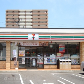 セブンイレブン（現地より約300m、徒歩約4分）