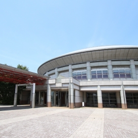 東スポーツセンター（現地より1,200m、車で約3分）