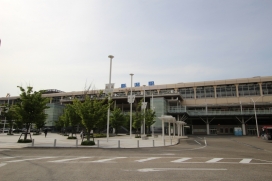 JR新潟駅南口（現地より約400m、徒歩約5分）